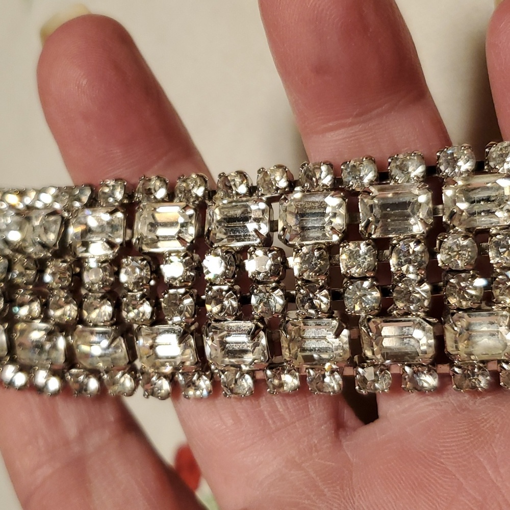 💥SOLD💥Weiss Rhinstone Bracelet - Picture 8 of 8